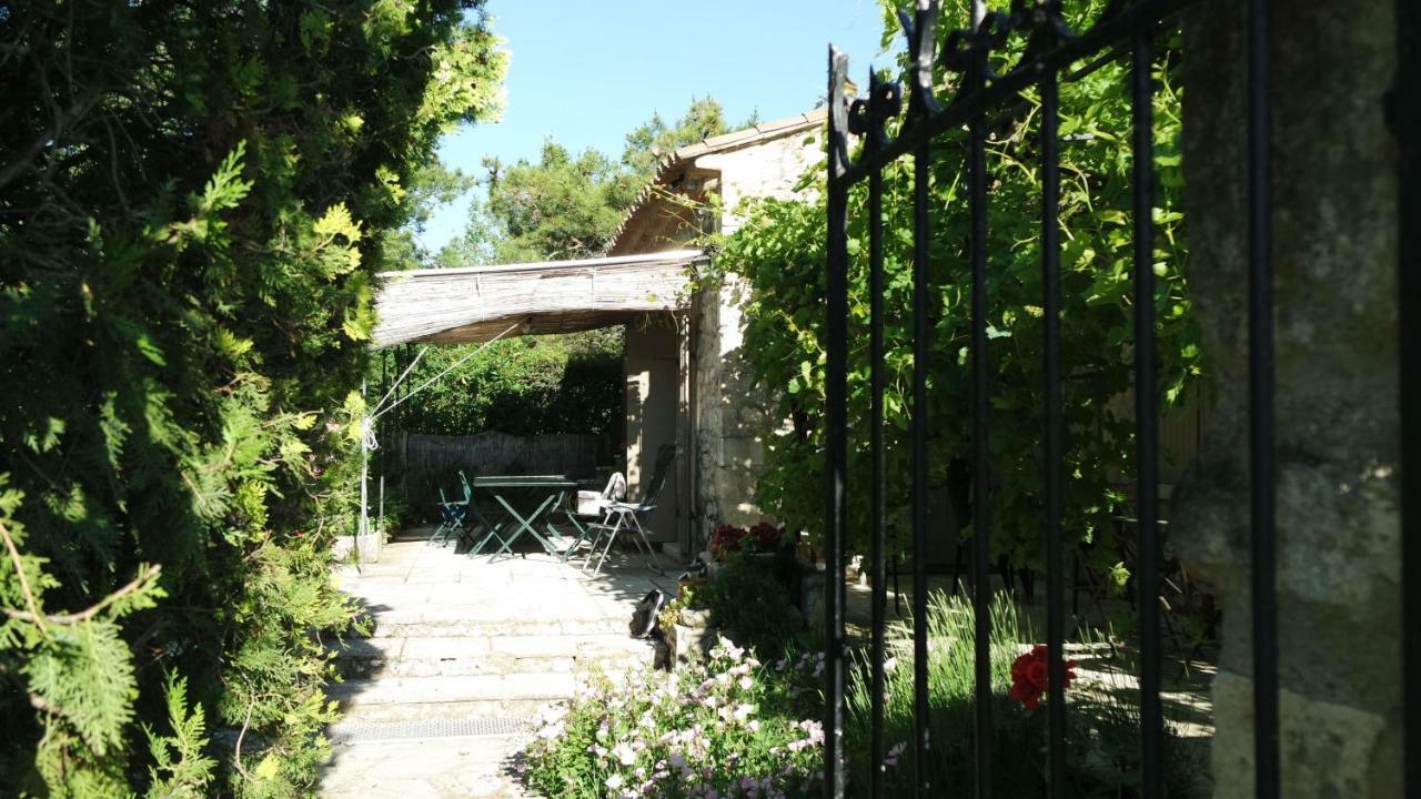 Mas Grimaud - Gite- Studio Et Chambres D'Hotes Familiales Eygalières Dış mekan fotoğraf