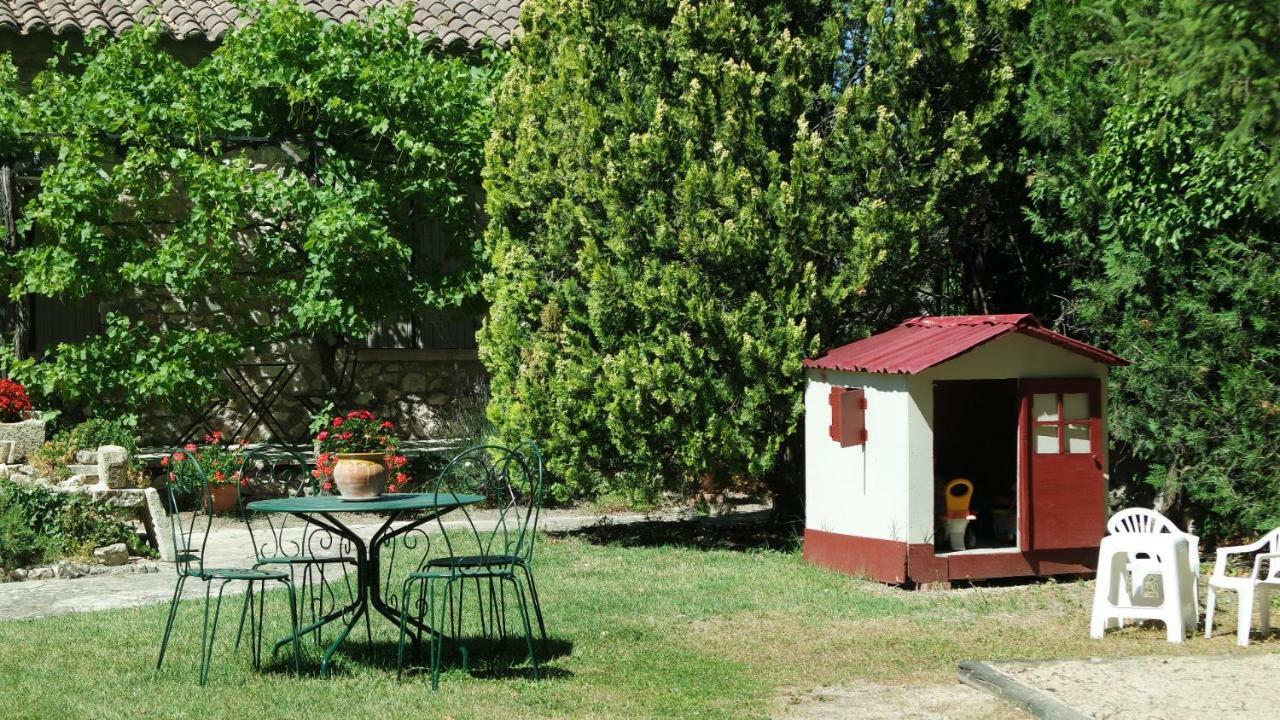 Mas Grimaud - Gite- Studio Et Chambres D'Hotes Familiales Eygalières Dış mekan fotoğraf